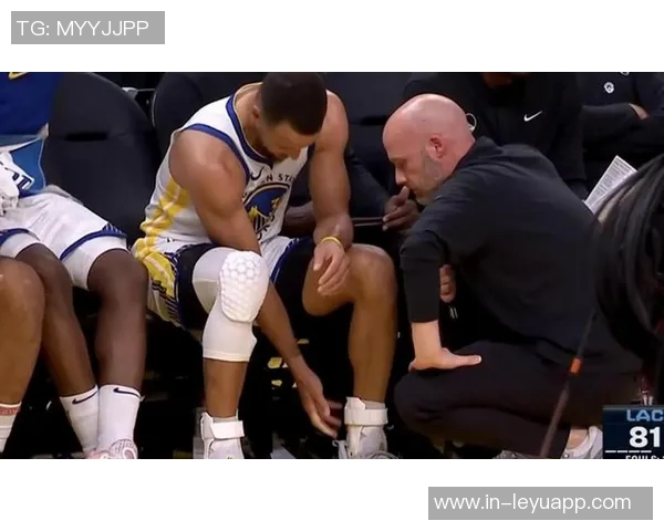 科尔透露库里缺席训练但与队友共同观看比赛录像积极参与备战